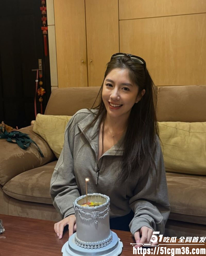 50万粉丝巨乳网红nolo露脸自拍视频 4