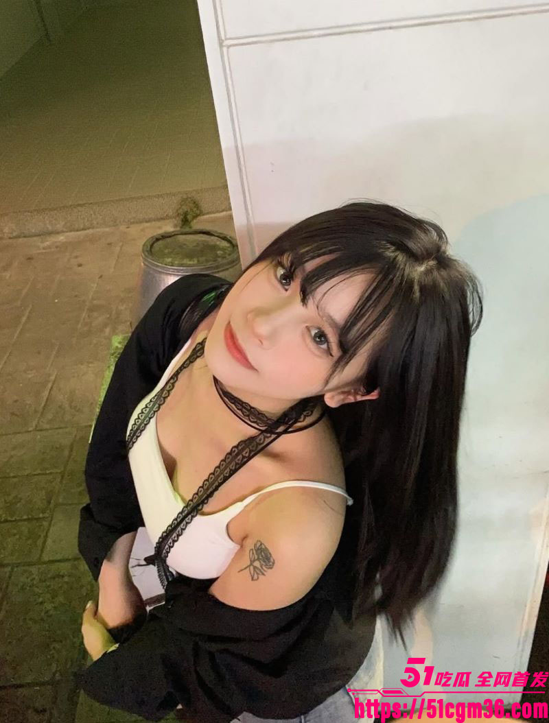 性感网美糖糖早期黄播视频被偷录外流 5