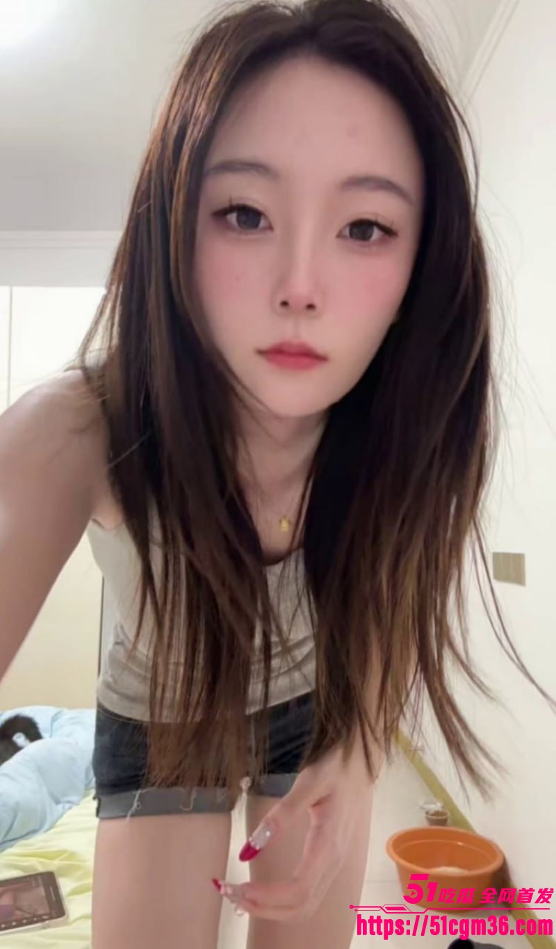 巨乳福利姬大学生 不吃草莓 下海裸舞 镜头前尽情扭腰摆臀 白虎穴尽情展示！