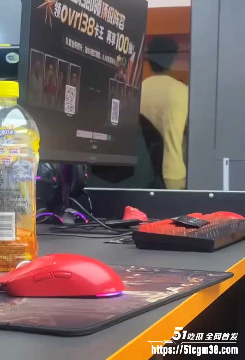 成都情侣网吧单间偷欢 后入骑乘酣畅啪啪 隔壁兄弟全程偷录叫好
