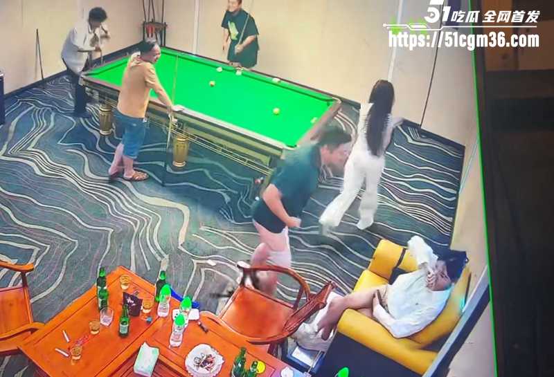 台球厅脱裤露出视频曝光 4 拷贝