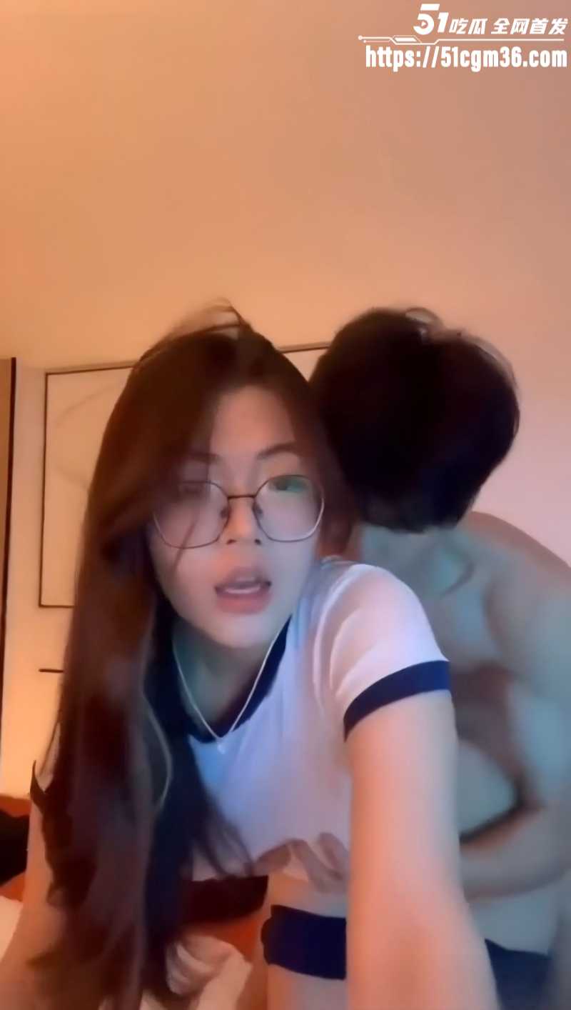极品反差母狗和体育生男友约炮5
