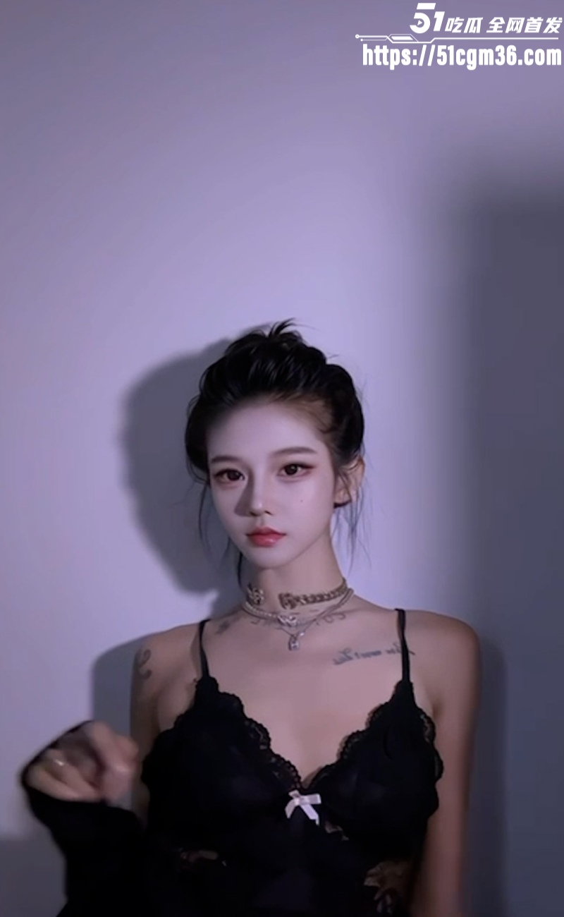 抖音网红 七七大魔 大尺度私拍 情趣骚身三点全露 翘臀美乳让人欲望爆棚！