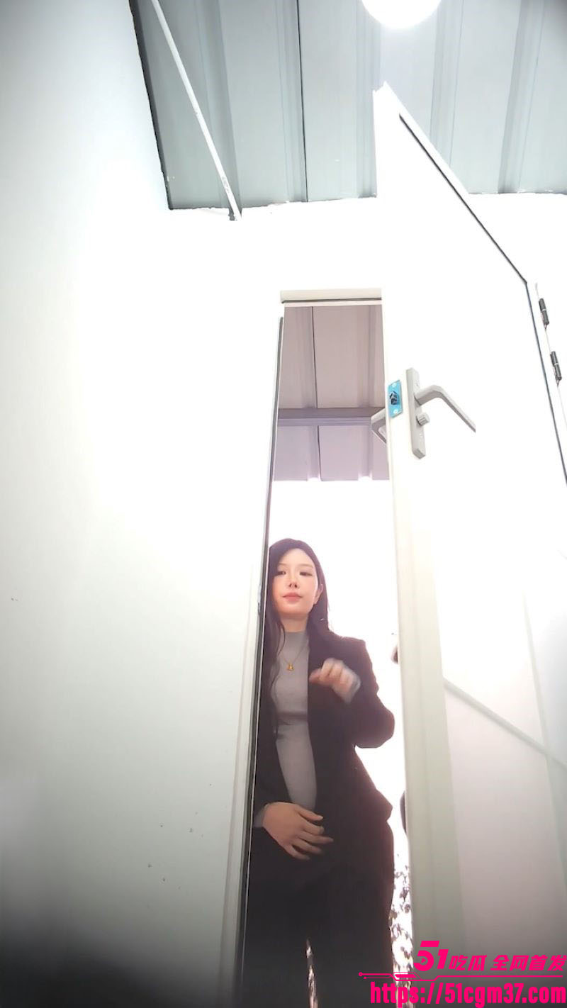 莉莉岛偷拍事件女神fanny9999不幸中招 8