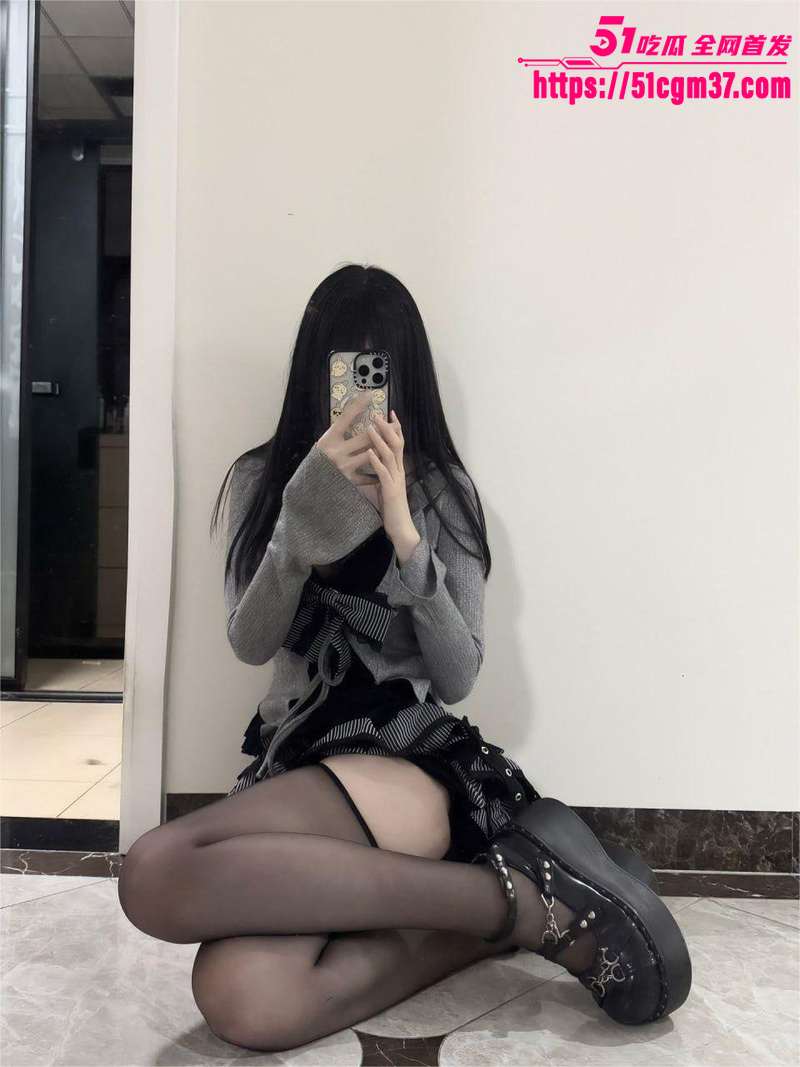 抖音网红 悠哉大王 金主定制私拍 JK辣妹阳具自慰发骚 高潮呻吟蜜穴淫液拉丝
