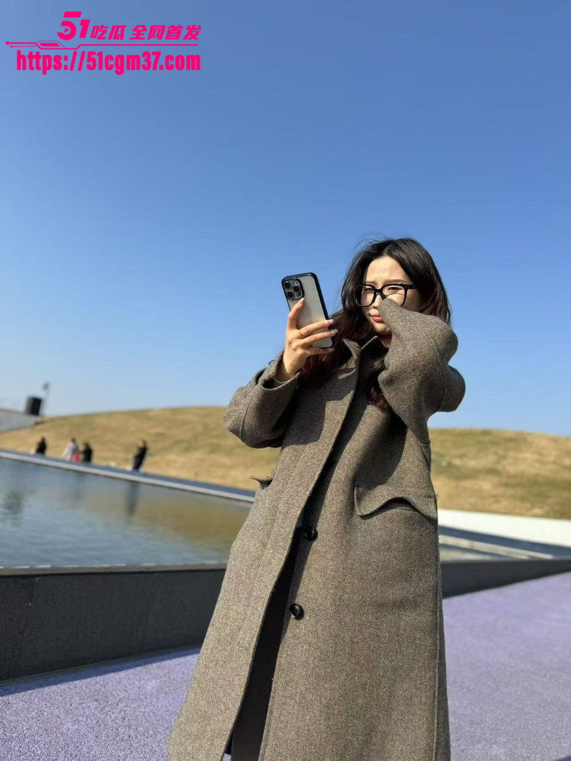 江苏高颜值情侣性爱自拍 肥臀女友身穿制服任由蹂躏 无套抽插呻吟浪叫发骚