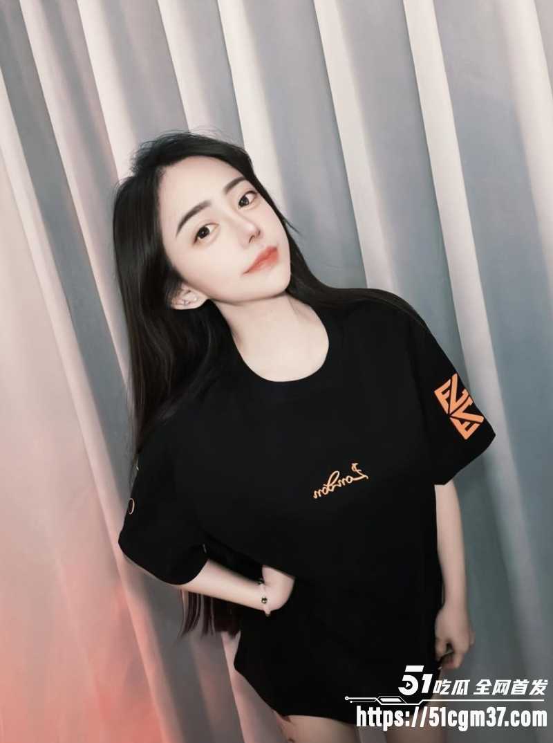 高颜巨乳嫩妹jie.e2 3