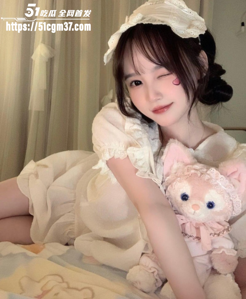 嫩妹猎手 小远ovo 第六弹 双飞白虎萝莉 落地窗前争相侍奉 精浆内射紧致粉穴！