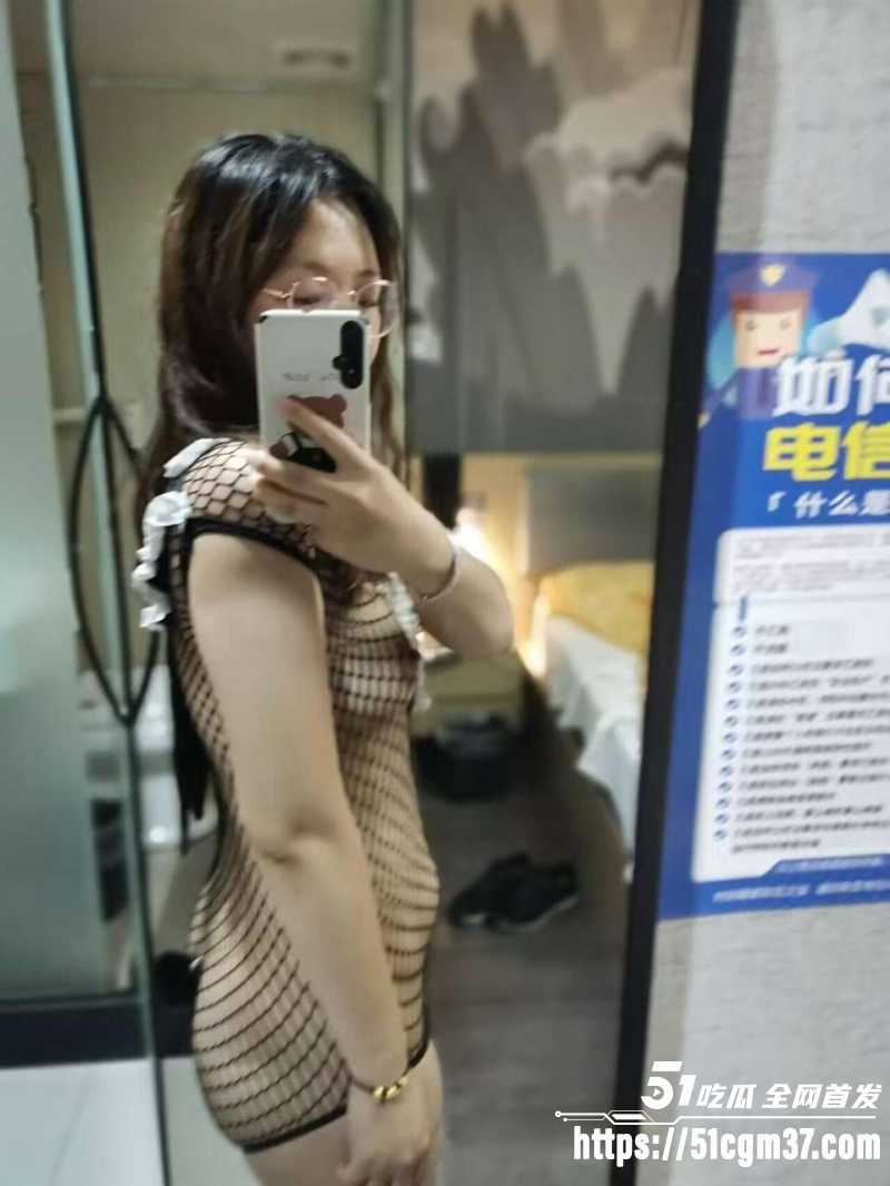 超反差眼镜少妇 自拍做爱视频流出 干柴烈火激烈碰撞 多姿势交欢擦出爱情火花！