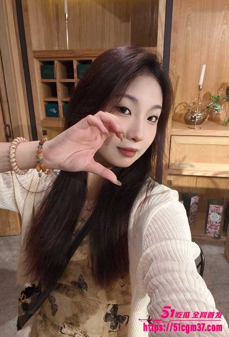 贵州气质御姐 露脸约炮私拍 情趣战袍加身骚力全开 无套榨精索精让人鸡动