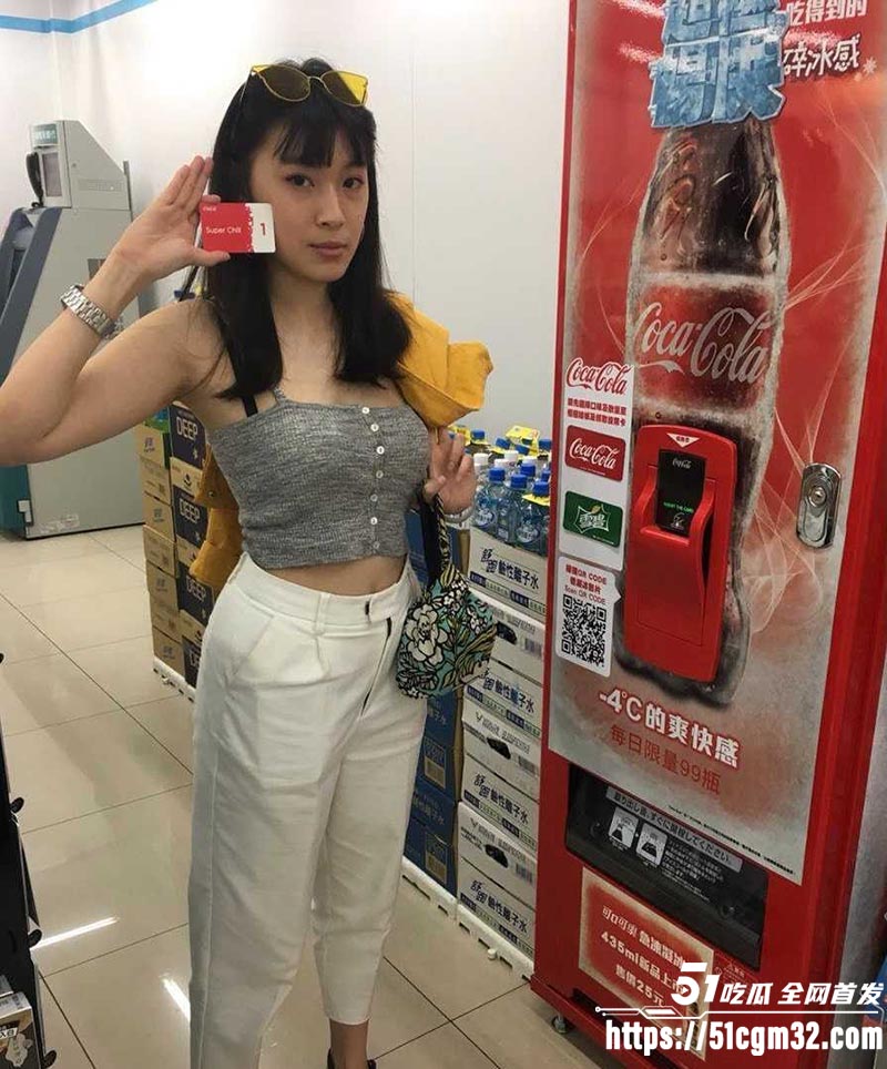 台湾药剂师 陈雅婷 性爱视频泄露 身着情趣内衣主动骑乘 男友狂揉雪白双乳 太劲爆！