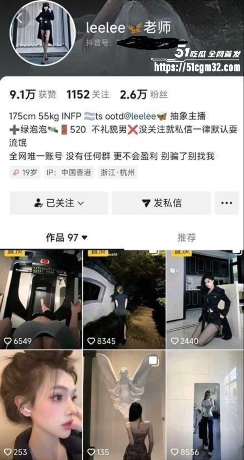 小网红 leelee 做爱福利视频曝光 黑丝大长腿的反差婊被男人摁在床上爆操