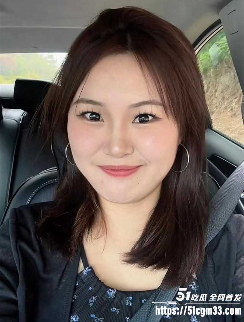 山东青岛少妇 杨埕 臭黑丝袜堵嘴狂干 母狗伸舌浪叫 口爆射满一嘴浓精！