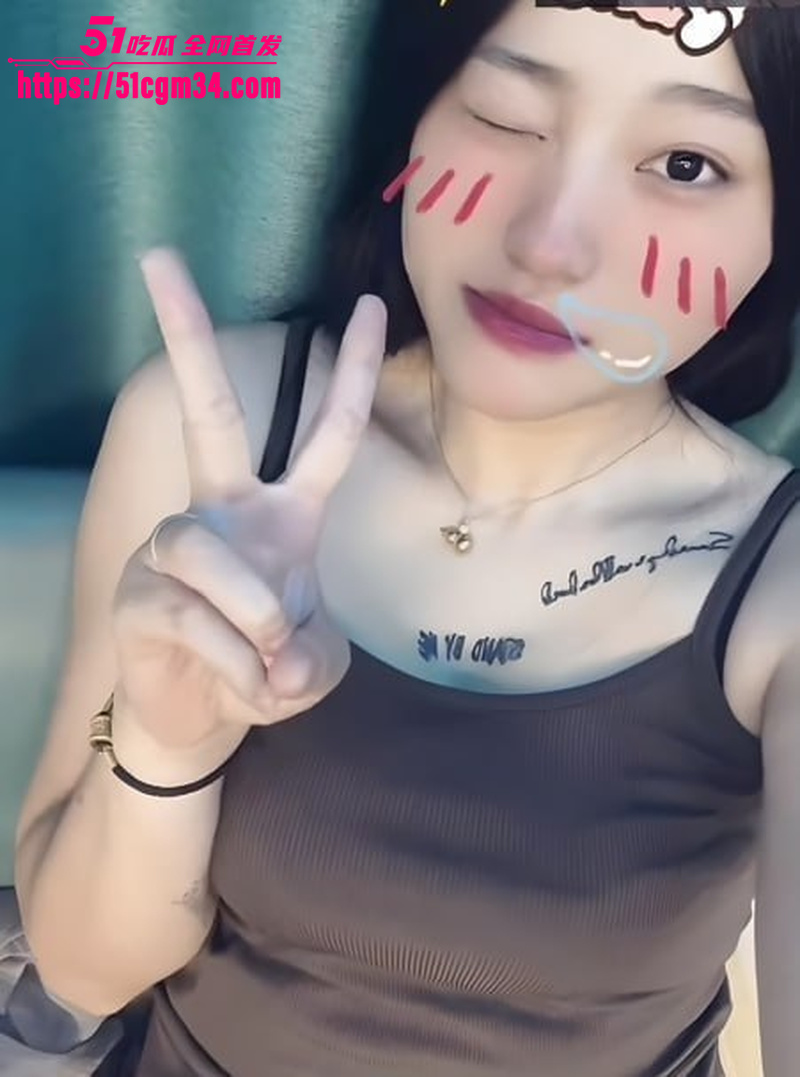 白领上班族 王家铭 与男友性爱私拍 俏皮辣妹跪舔肉棒 后入打桩反差淫浪