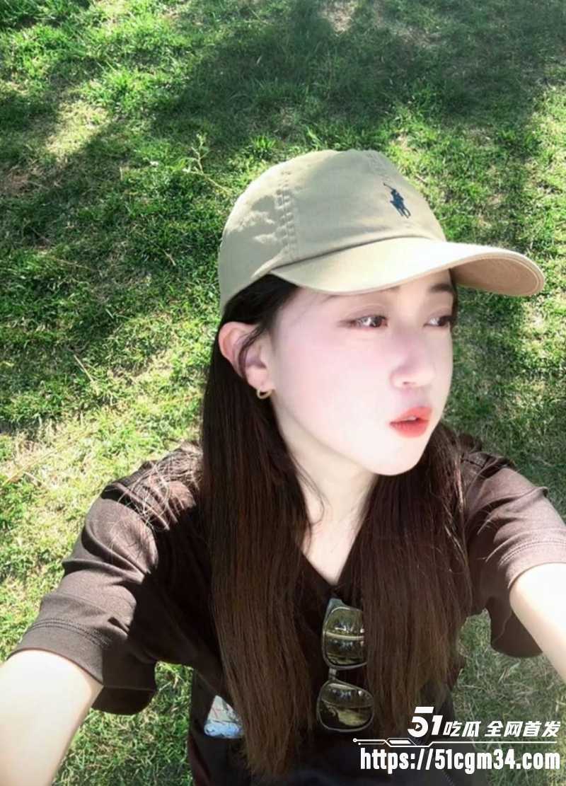 甜美艺术生 刘瑜 被北京富二代包养周末开房 美腿大开任由爆操打桩！