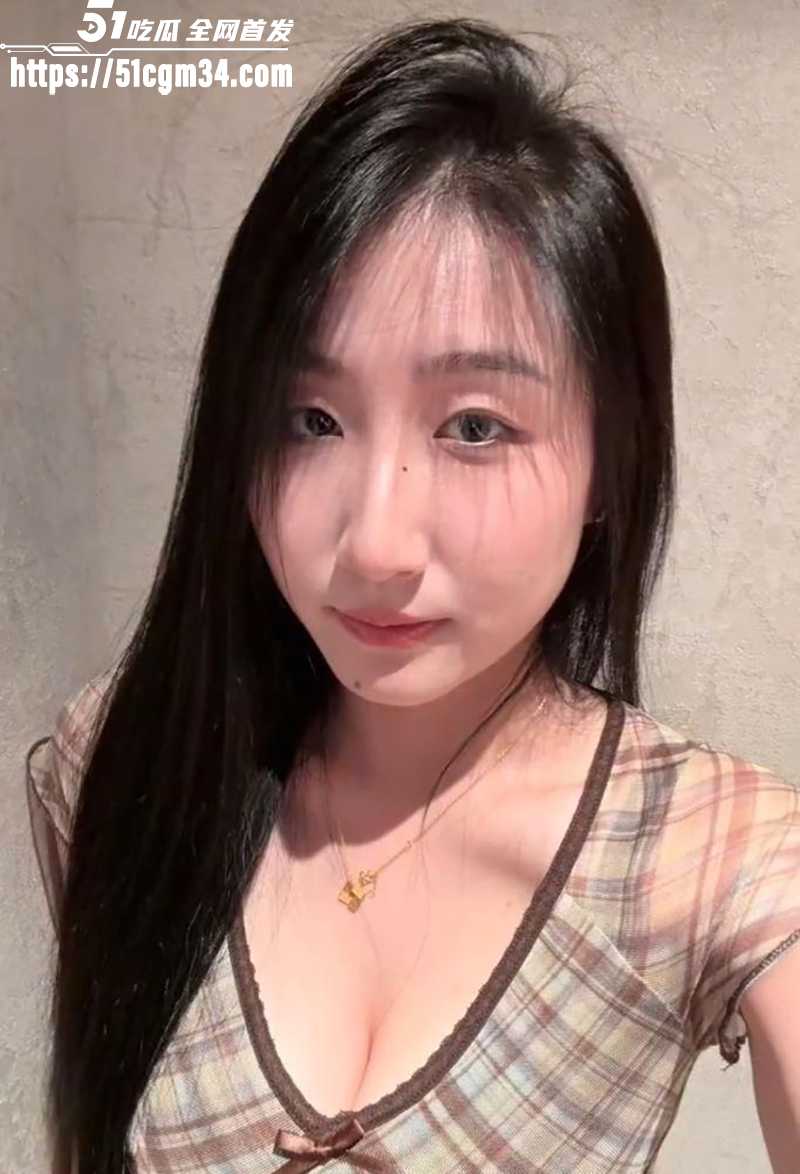 抖音巨乳少妇晚不睡何伟霞裸聊视频曝光5拷贝