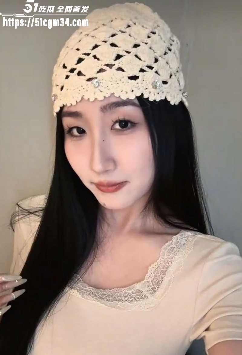 抖音巨乳少妇晚不睡何伟霞裸聊视频曝光6拷贝