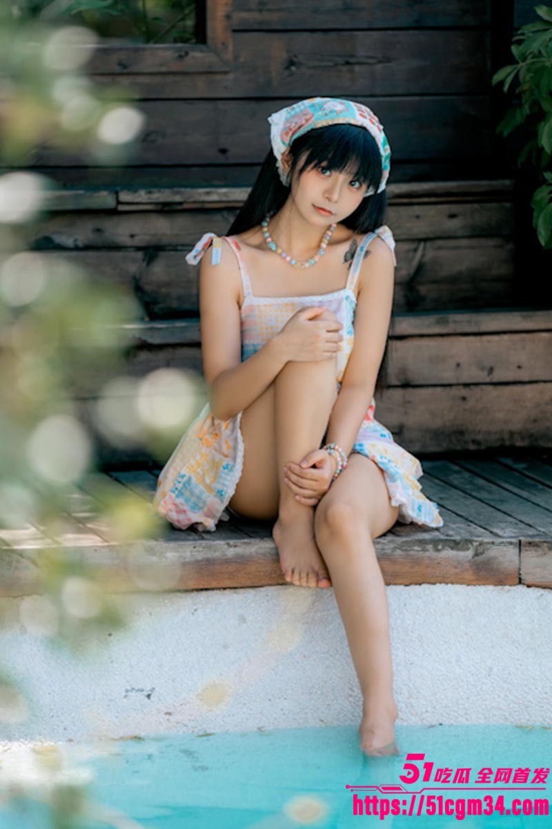 高颜值福利姬 滕子京大王 写真花絮 肌肤白嫩搔首弄姿诱惑摆拍 看得人欲火焚身
