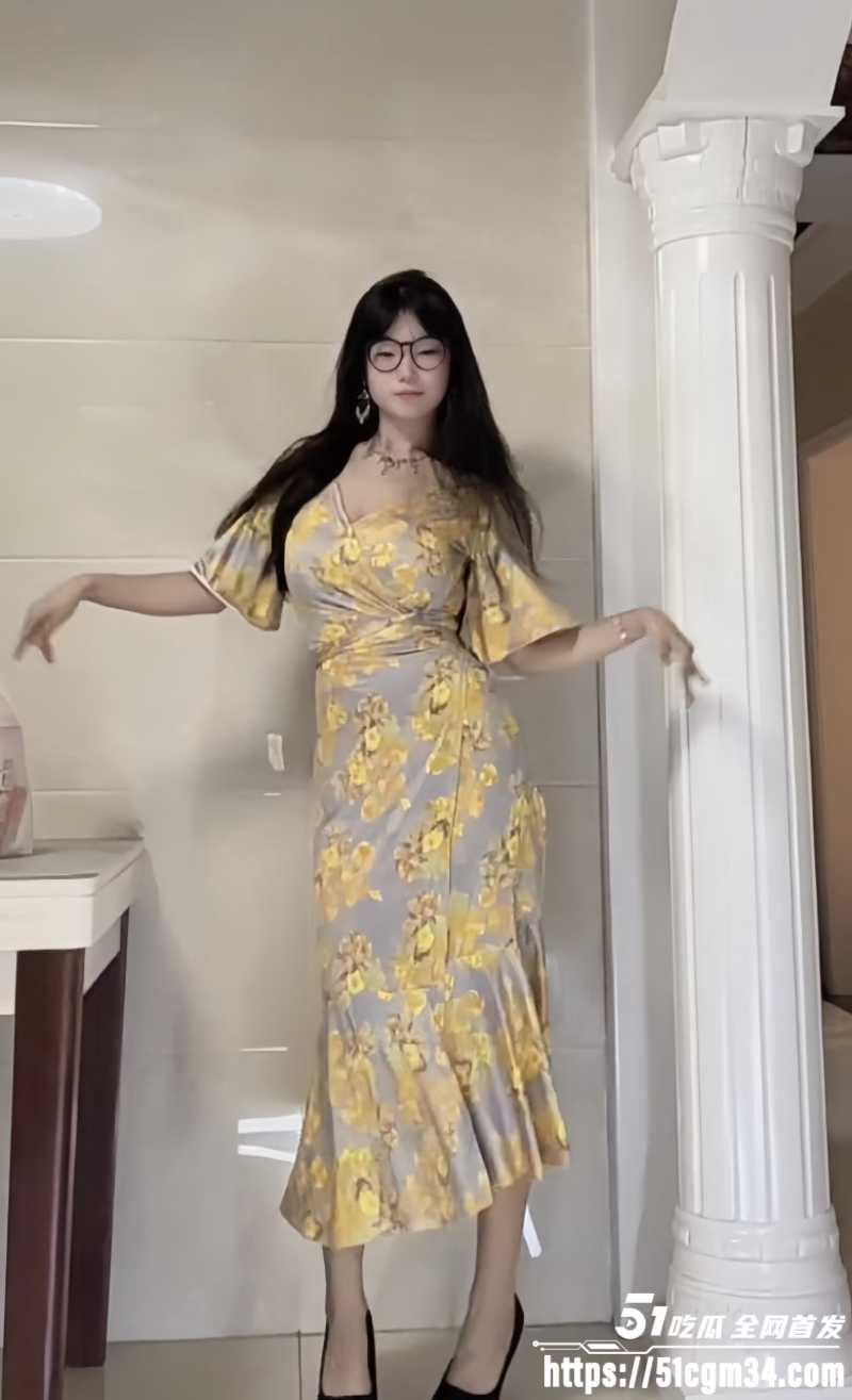 福利姬源可耐勾引挑逗自拍6