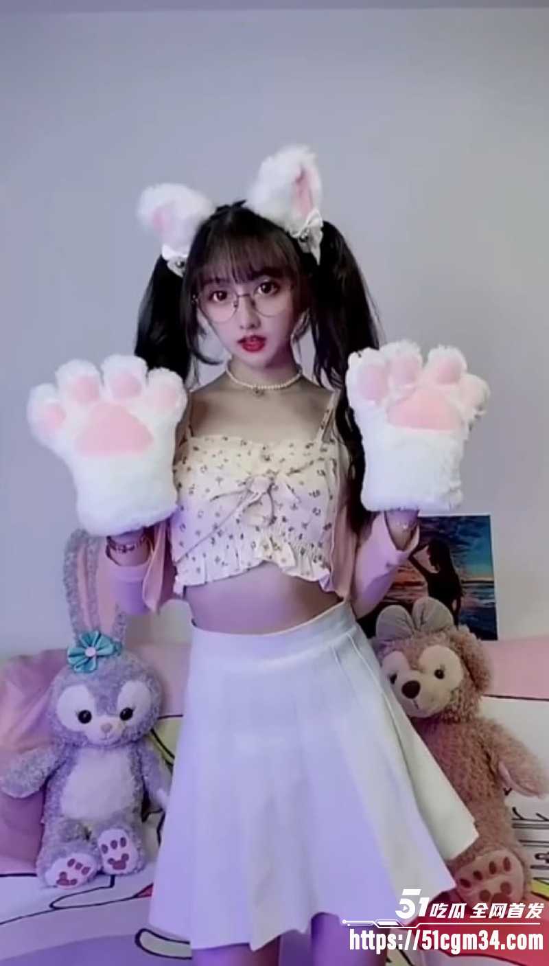 PMV混剪LO娘社会摇疯狂骑乘榨精 纯欲脸蛋扭得又浪又骚 画面劲爆！