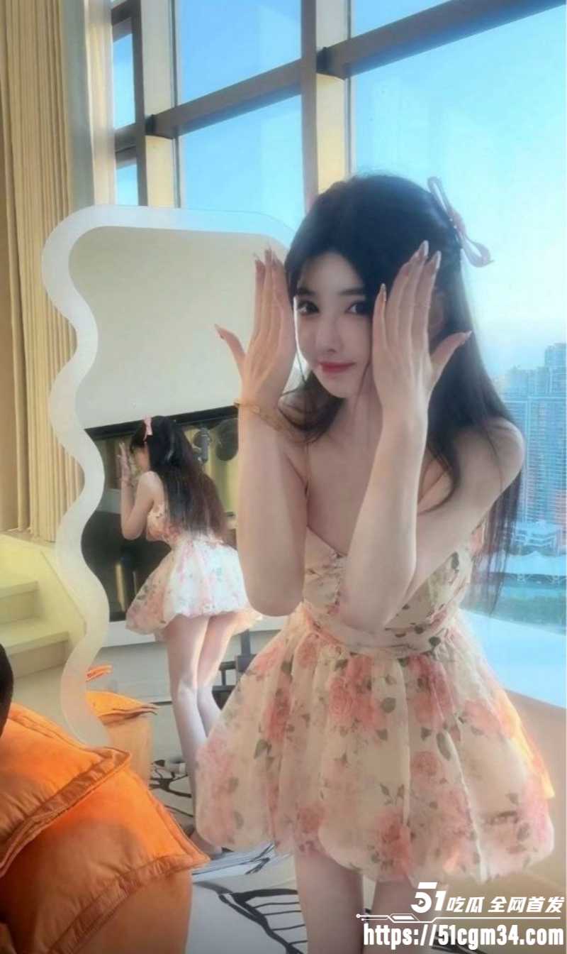 抖音小主播被金主爸爸包养调教 水润白皙的肥穴嫩逼天天挨操一刻不得闲！