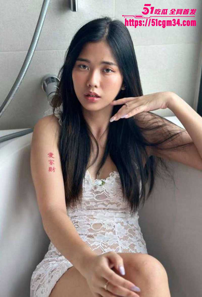 瑜伽网红 你的ice 玩私密定制 柔若女体骚姿摆尽 举腿撅臀讨好主人