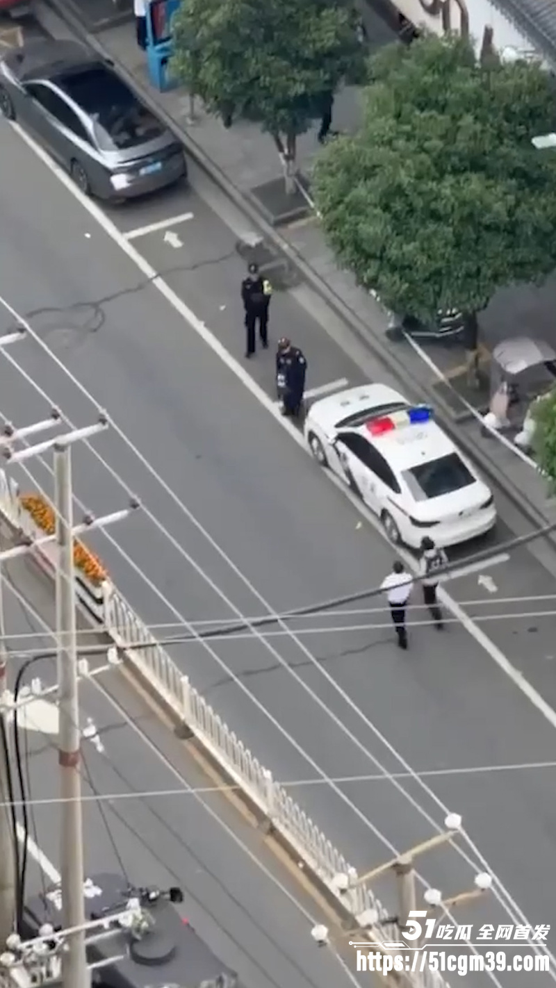 湖南邵阳塘渡口 绑匪绑炸弹抢银行 现场枪响3人死亡 谈判专家穿防弹衣硬刚！