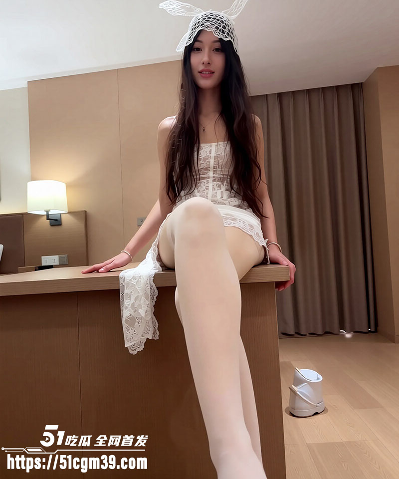 175音乐女神榨干受虐狂 Jonyz狗哥 调教男奴吃脚踩鸡巴喝口水 尺度极大太狠了！