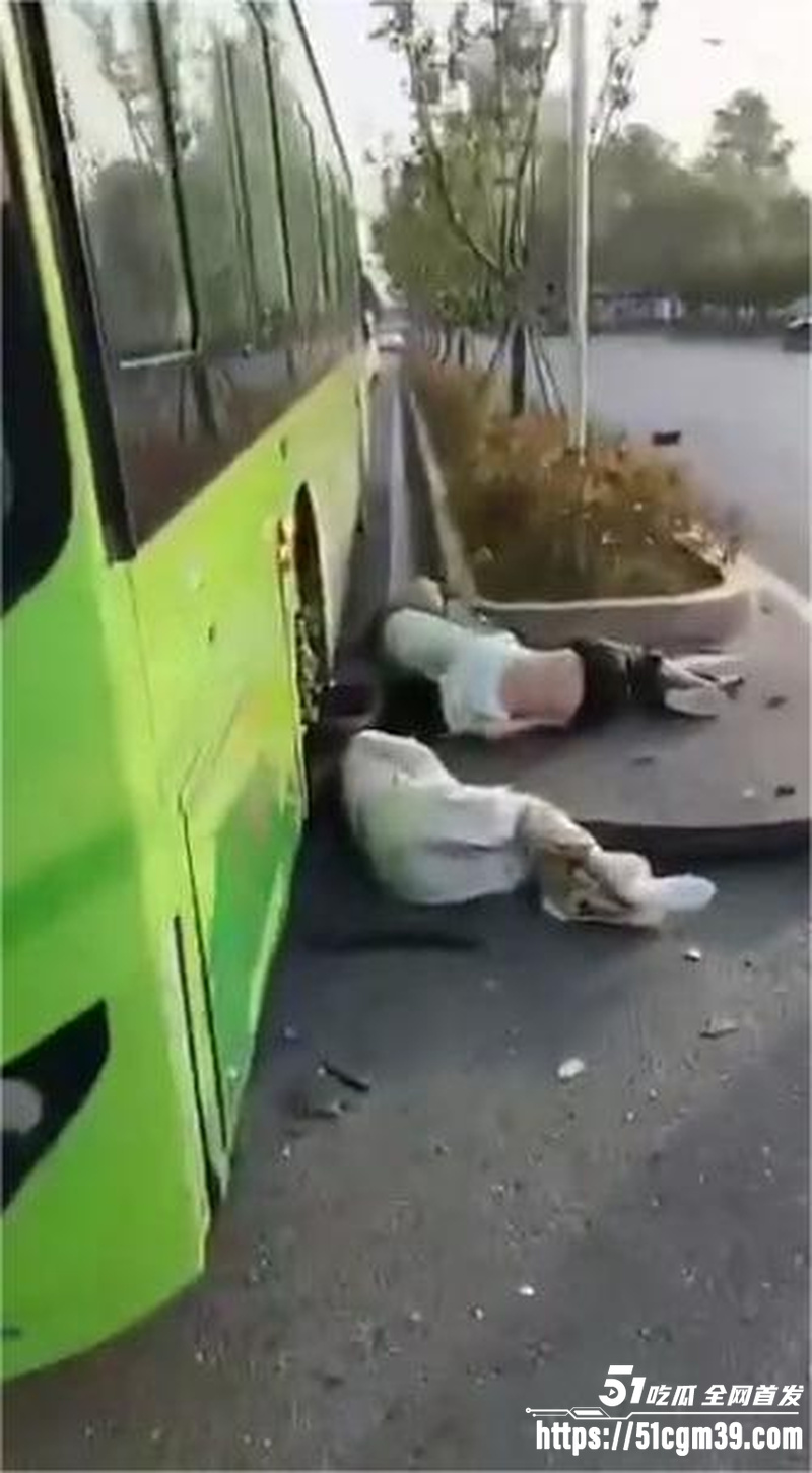 西安青龙寺地铁站车祸事件 1