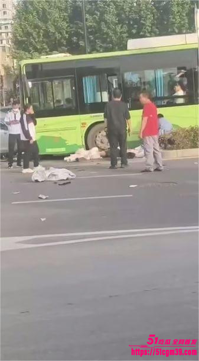 西安青龙寺地铁站车祸事件 3