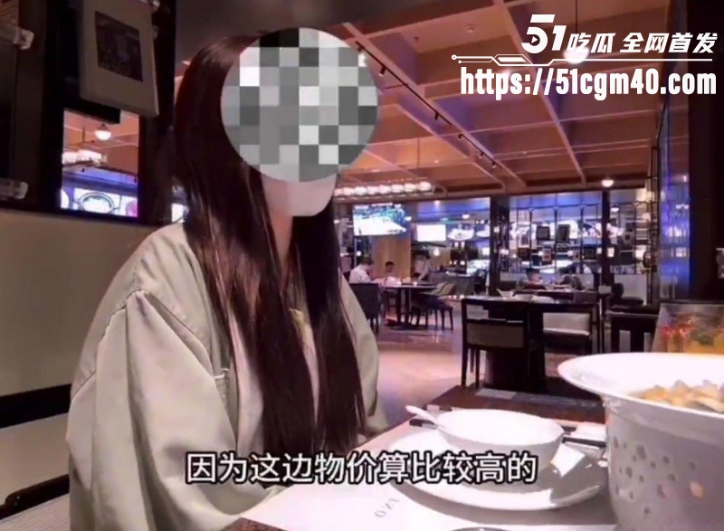 极品爆乳网黄小小T4