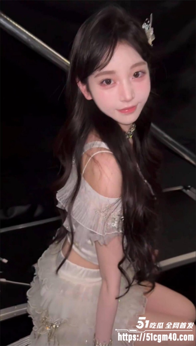 长沙纹身哥约炮厦门鲍鱼妹 肥美蜜穴顶跨展示 3P体验高潮迭起