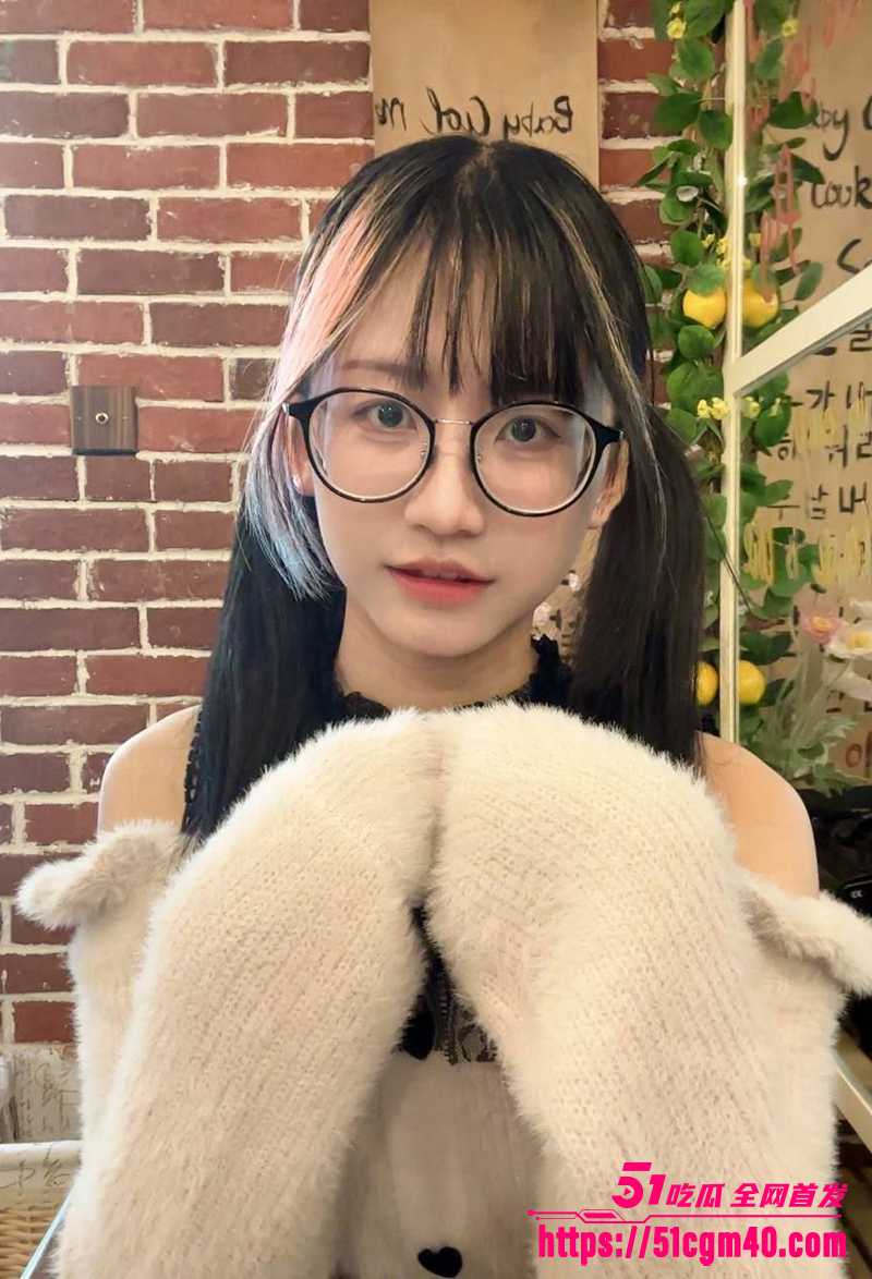 洛丽塔双马尾眼镜小甜美性爱视频流出5拷贝