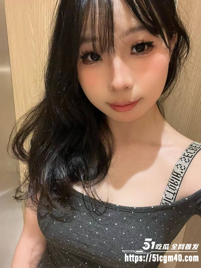 00后辣妹与男友性爱自拍流出 情趣制服跪舔肉棒 肥美鲍鱼内射高潮