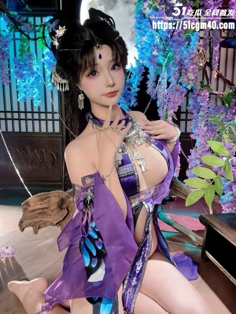 二次元福利姬 玉汇 苗蛊柔情 萝莉娇躯性感扭动 古风制服大尺度展示