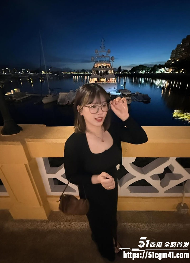 反差眼镜嫩妹 吴佳美 露脸口交做爱视频外流 吮吸舔龟头淫技一流 做爱高潮不断
