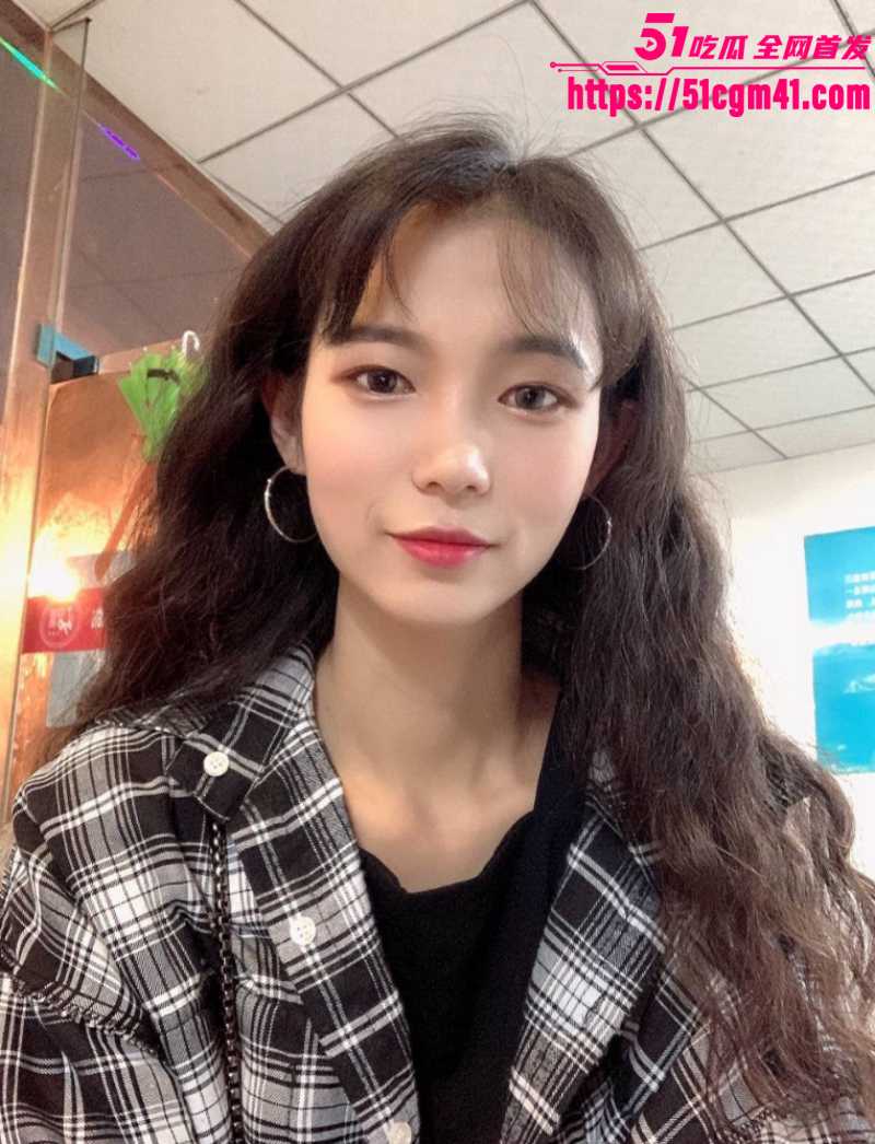 大三母狗 乔知微 私密自拍 大秀雾浴媚姿 水流冲刷粉嫩乳尖 尽显浴间春色！