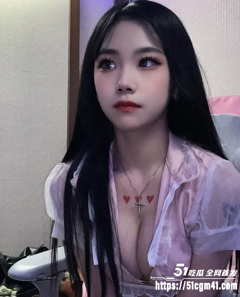 05年女大 草莓小宝 为两万片酬下海拍片 3
