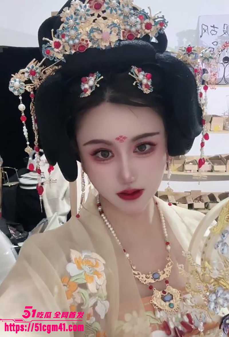 横店爆乳演员 大蜜蜜 淫拍流出 露奶玩穴淫水拉丝 骑乘猛摇又骚又浪