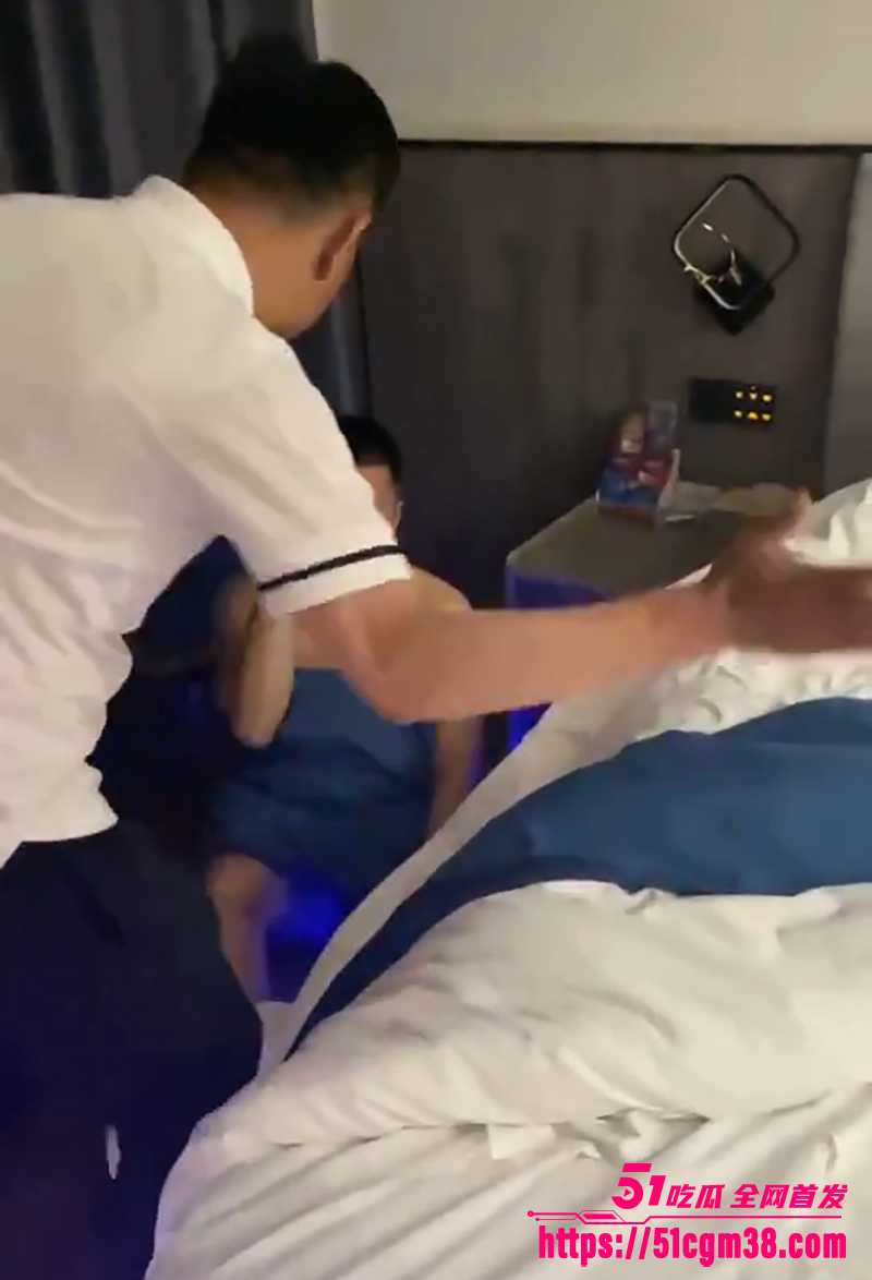 极品小美女被老公带人抓奸视频曝光 2 拷贝