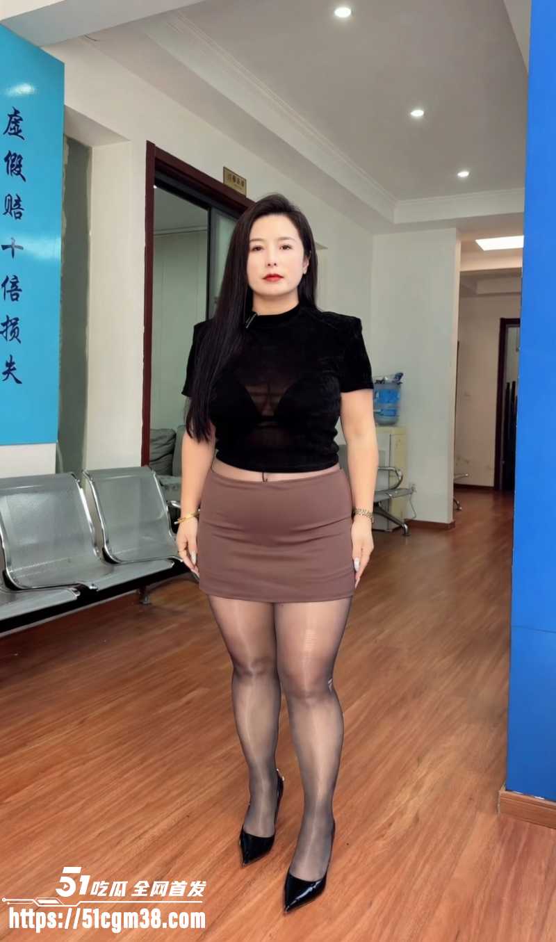抖音江苏熟女 小屁孩 裸聊自慰视频 3