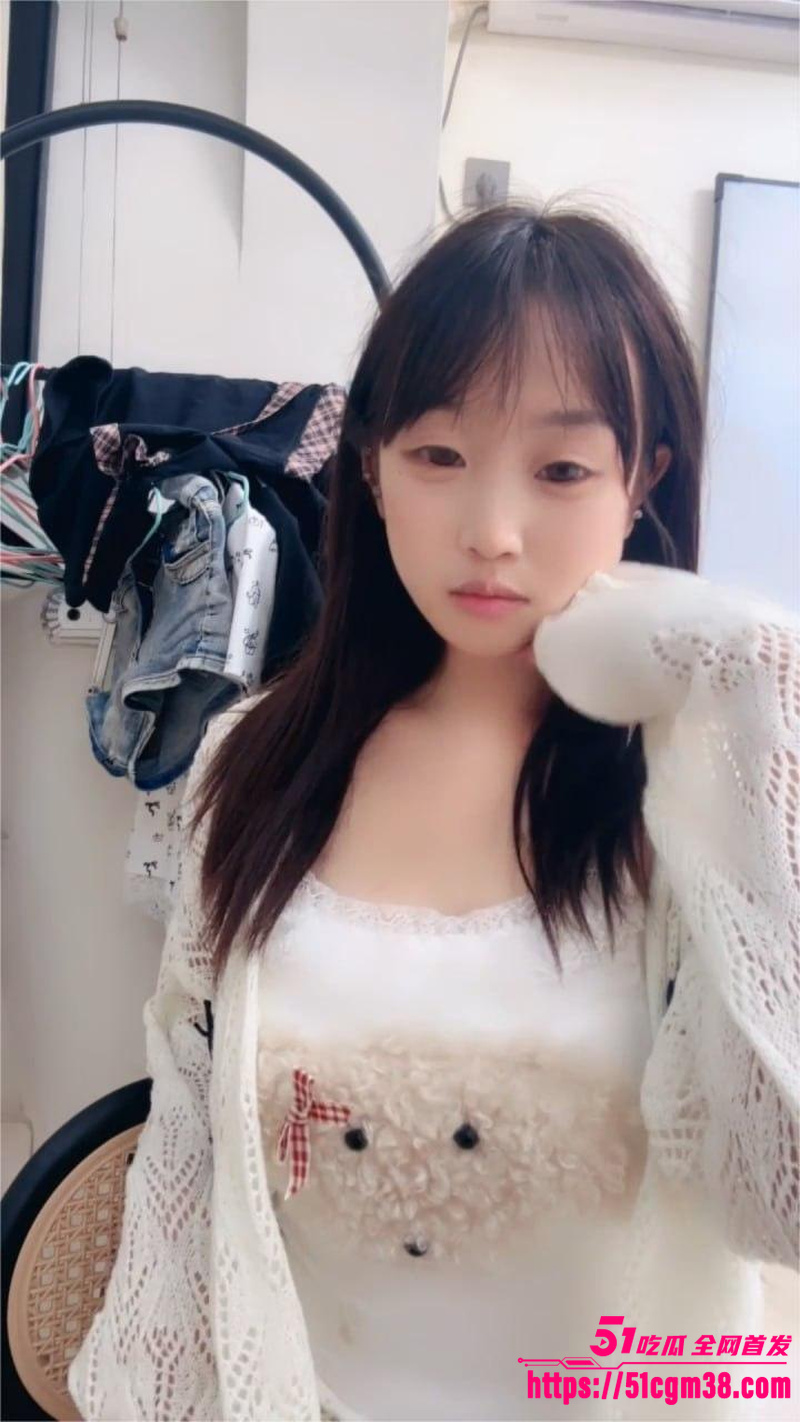 极品学生妹 土豆泥 裸聊直播录屏 清纯少女全裸展示肥美酮体 自慰扣穴尽显反差魅力