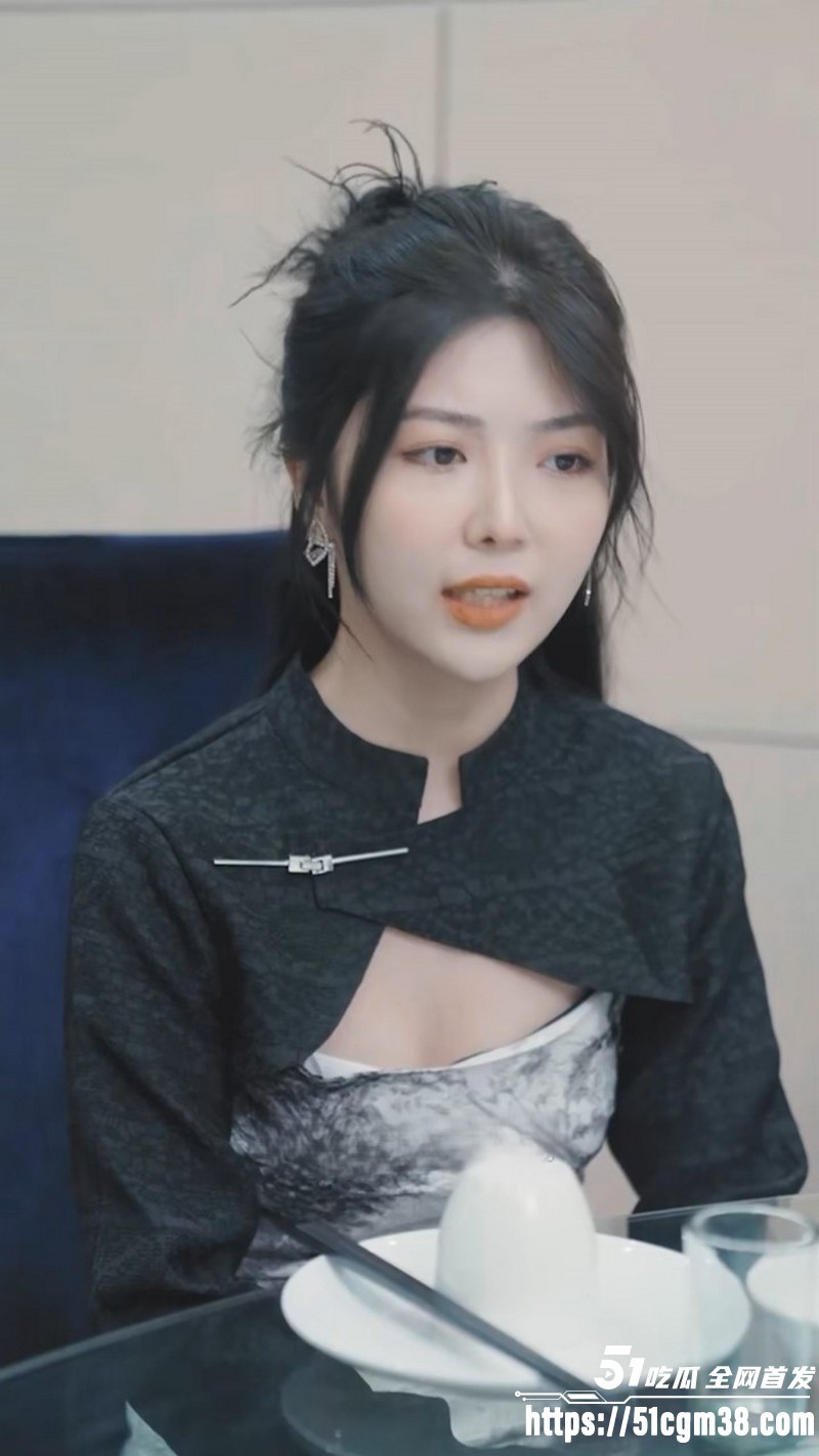 擦边短剧我的三个绝美女房客全集 6