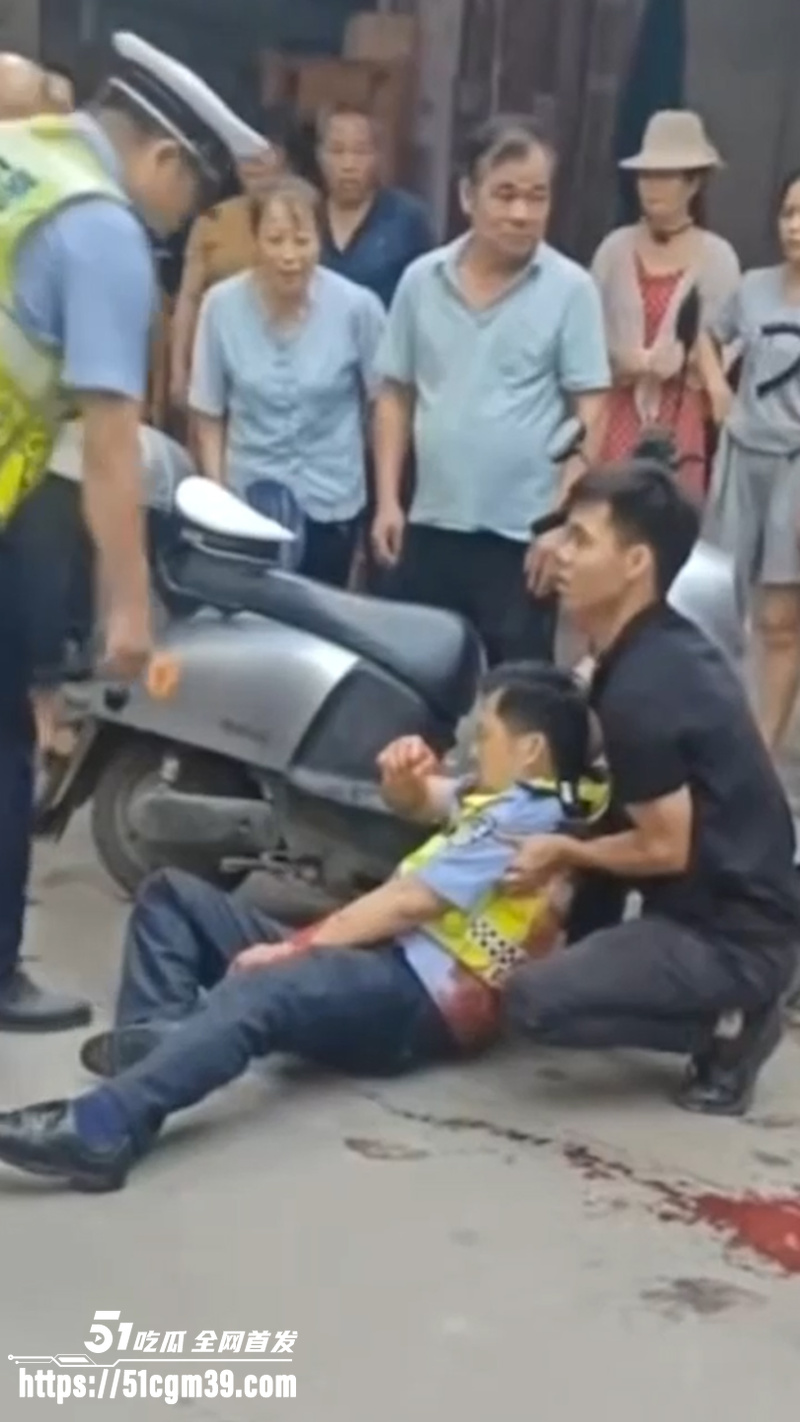 广西玉林砍人狂魔 30岁男子当街发疯 5