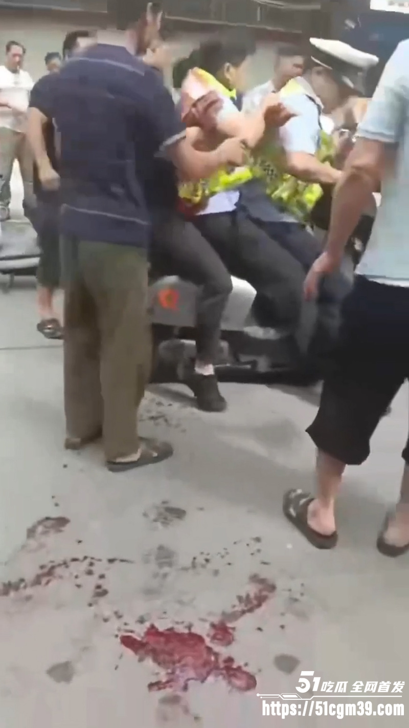 广西玉林砍人狂魔 30岁男子当街发疯 6