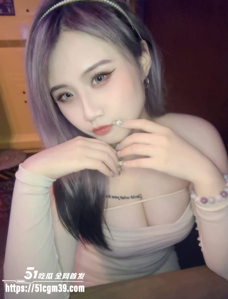 纹身女网红 与男友性爱视频曝光 3