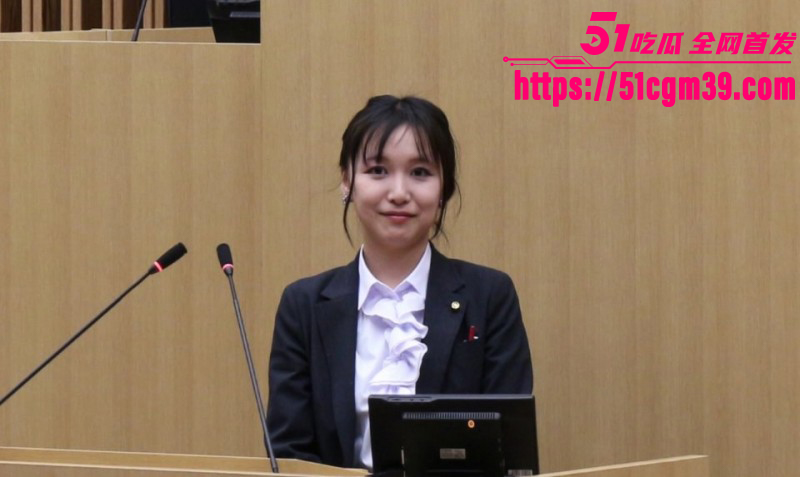 日本川口议员冈本小百合被曝早期下海03