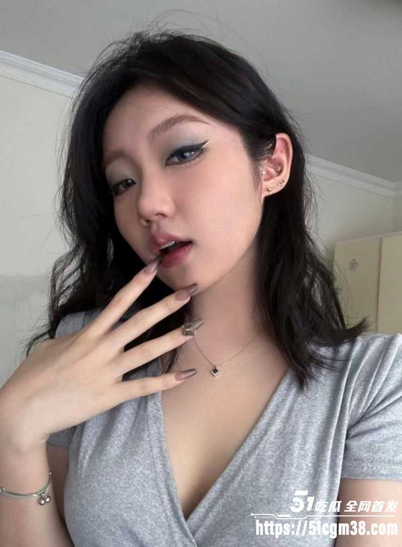 女医生约炮太骚 你操过医生吗 一句直接点燃 你比我想象中更骚 边操边浪叫 谨慎白莲外表下欲女本色
