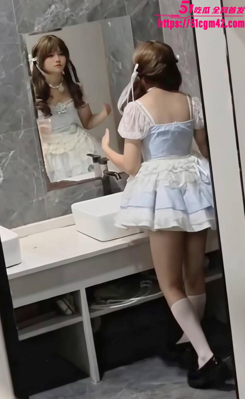 女厕偷拍3
