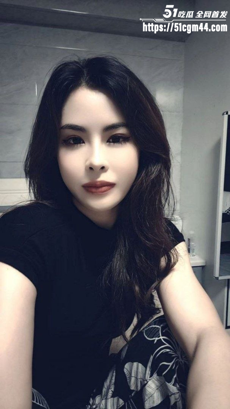黑丝少妇居家性爱自拍 温柔人妻上床反差拉满 口交打桩色欲爆表